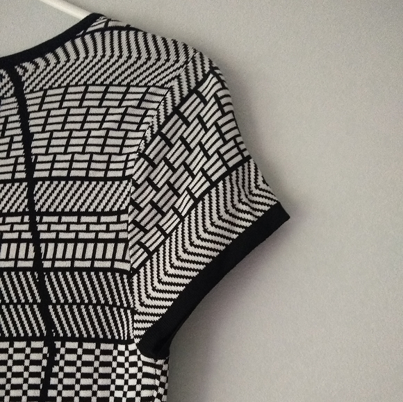 NEW Cache Cap Sleeve V-Neck Zip Front Sheath Dress Black & White Print Medium - Picture 4 of 15